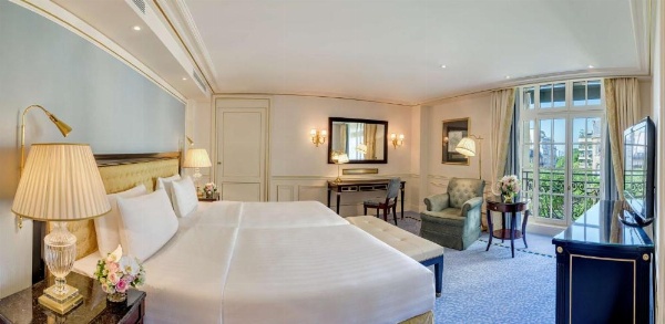 Shangri-La Hotel, Paris image 16