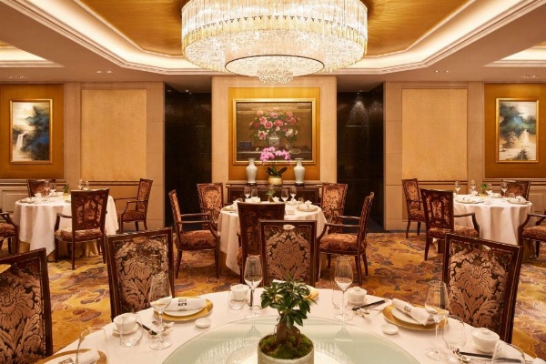 Shangri-La Hotel, Paris image 9